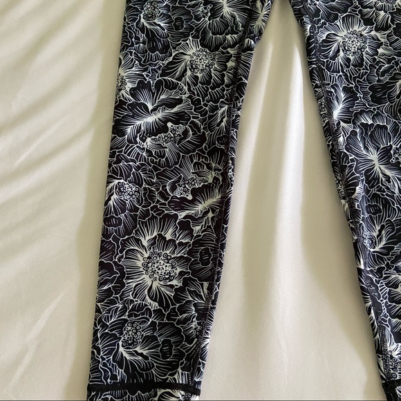 Black and white floral print leggings - Picture 2 of 4